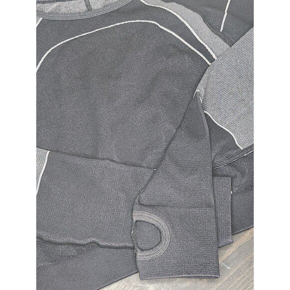 Woman's‎ Crop  Top with Keyhole back Size Med - Picture 5 of 5